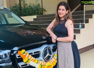 Sameksha Instagram - Your love is the biggest gift of my life my love @itsshaeloswal …. Still thankyou so much for this advance birthday gift. You always give me everything chhappar faad ke. Love you always baby ❤️ #mercedesbenz #gls450 #birthdaygift Worli Seaface