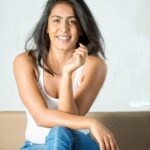Samyuktha Hegde Instagram - Happy hour! . . . MUA @makeupbyrashidapavthiwala #sendingpositivevibes #happy #realnotperfect #sayyestonewadventures