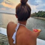 Samyuktha Hegde Instagram - I'm watching the sun kiss the sky 🌅 . . . 📸 @santii_kap 😘 #sunset #goa #sendingpositivevibes #thebarefeetchronicles #travel