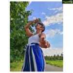 Samyuktha Hegde Instagram - What's your favorite shade of blue and green ? Mine's what you see . . . #samyukthahegde #realnotperfect #selftimerforthewin #lifeistooshort #spreadlovenothate #sendingpositivevibes