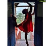 Samyuktha Hegde Instagram - You're a heart of gold, With a stardust soul 💛 . . . 📸 @praveenjayakaran #samyukthahegde #thebarefeetchronicles #realnotperfect #dancerlife #sendingpositivevibes