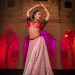 Samyuktha Hegde Instagram - Hands up 👐 . . . 📸: @team_amstudio 💄: @artistryby_priyankaharish 💎: @aabhushanjewellery1941 🥻: @bhargavi_vikyathi #deepawali #diwali #dance #ethnic