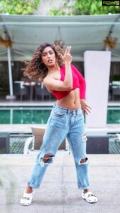 Samyuktha Hegde Instagram - And on high demand!
Jumping on this trend superrr late
.
.
.
I went to a campaign shoot, finished it super quickly and then shot this
This was Take 1 btw, I wore shoes in Take 2 and had a tinyyyy disbalance that's why posted the first take!
Choreography by @tracy.ojj
Edit: @krishna_atz 🤍
#reels #trending #explorepage #explore #samspire #reelsteadygo #dance #woman #dojacat