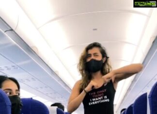 Samyuktha Hegde Instagram - Full flight, Sprained ankle, no music Ain't nothing gonna stop me from movinnngggg it This was total impromtu and I forgot the choreo midway and someone on the flight prompted me the step 😅 and then we even spoke for a second 😅🤣 . . . Ps: what's the point of doing the trend, if it ain't crazy or with amma? #trend #iliketomoveitmoveit #physicallyfit #flightmode #dance #sendingpositivevibes #samyukthahegde #inflightmadness