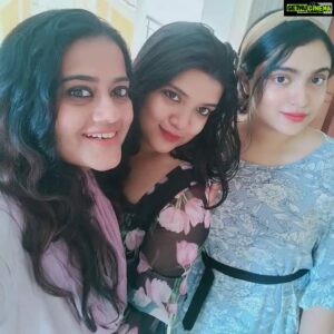 Sana Althaf Instagram - #smile😊#sisterlove
#instagram 
#instagood