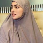 Sana Khan Instagram - Sabr E Jameel Kya hai? Tum azmaye ja rahe ho aur tumhara dil keh raha ho “Alhamdulillah” ♥️ . . . My new hijab 😁 #sanakhan #thoughtoftheday