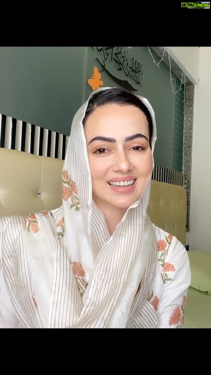 Sana Khan Instagram - Dear ALL Eid Mubarak to You & Your Family May Allah bless us with the righteous way and the proper understanding of His guidance May Allah forgive us of our shortcomings in our deen and our worldly activities which we may have done knowingly and unknowingly. May Allah protect us from the mischief’s of Shaytan. May Allah grant us patience, determination, health, and strength in facing the difficulties of this life May Allah guide us all and help us to Unite and May Allah bless the Ummah on this special time of Eid ul FITR نسال الله تعالي ان يوفقكم ويسعدكم ويديم عليكم النعمة والعافية وطول العمر في طاعة الله كل عام وانتم بخير وتقبل الله منا ومنكم صالح الأعمال. Best Wishes From- Sana khan