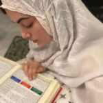 Sana Khan Instagram - Thought of sharing this coz it has helped me in so many magical ways🥰 This is what makes me glow all the time 😍 Alhamdulillah it’s been so many years I never missed out on reciting Surah kahf (the cave)on Friday’s ♥️ I play it on YouTube n repeat after it if I m travelling for a day or week so tht I don’t miss it 🤲🏼 Fazilat: 1)Allah unlogo ko apne hifzo amaan mai leleta hai till next Friday 2)Allah pak husn ke saath khubsurat bana deta hai (noorani bana deta hai) it includes chehre ki khoobsurati, dil ka sukoon,rozi Mai barkat. It beautifies everything related to us including our appearance🌙 3) Protects us from fitna n dajjal . . . . . #sanakhan #ramadan2020 #3rdfriday #jummah