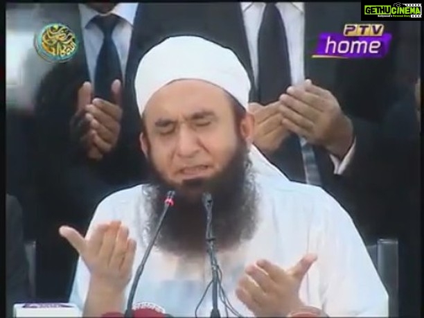 Sana Khan Instagram - When he loves u like a mother then u cry like a baby in front oh him!! Only our rab will give u what u want izzat,daulat n shaurat!! People will always fool u , make a joke out of ur misery n mock u behind ur back !! I love #maulanatariqjamel n #muftimenk bayans n it really motivates me to bring changes in my life n makes me learn dua ke tareke!!