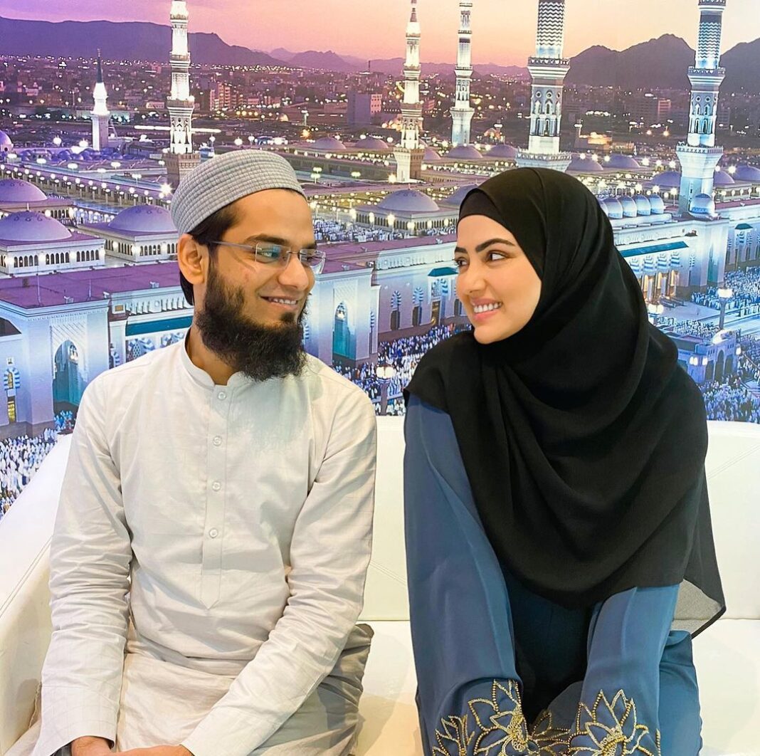 Sana Khan Instagram - I pray for your Deen and Akhirah and everything in between just like I pray for mine. I pray for you just like I’m praying for myself, because what I want for myself I want for you♥️ You lead me closer to Allah & not the sin you were worth the wait 🥺 Shaadi ki pehli salgira khoob mubarak ho @anas_saiyad20 ♥️ Can’t wait for the photo background to turn into real one for us soon 🤲🏻 In Sha Allah . . . #sanakhan #anassaiyad #alhamdulillah #blessed #unitedforevertilljannah #inshaallah