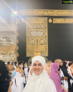 Sana Khan Instagram - Satve Asmaan par rehne wala Allah 
Hamare saath rehne walo se hamara dukh behtar janta hai 🕋♥️
Abaya @hayabysanakhan 
.
.
Thank you so much @alkhalidtours for organising this umrah for us with so much ease & taking care of every details from travel to stay to ziyarat.
.
.
.
.
#makkah #haram #sanakhan #anassaiyad #umrah #alhamdulillah