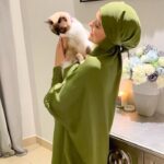 Sana Khan Instagram - She is soooo cute 🥰 . . . . . #sanakhan #anassaiyad #sanaanas #cats #lovethem #playtime