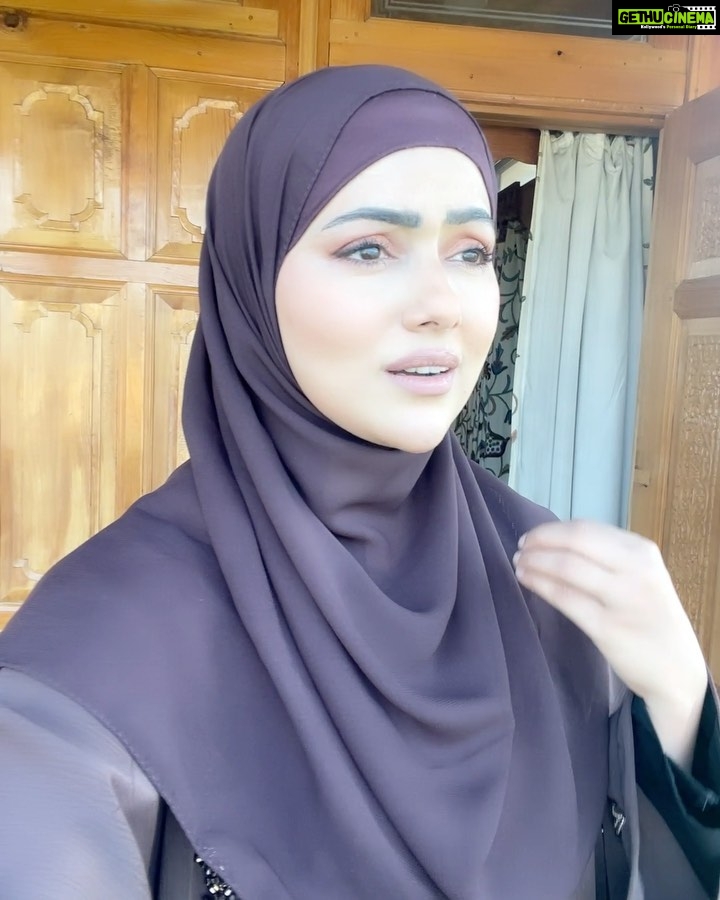 Sana Khan Instagram - How beautiful ♥️ This is a beautiful example of what one should pray for their spouses. These words are most valuable than any of the most expensive materialistic gifts ur partner can get you. These words are indeed most peaceful of them all🤲🏻 . . Allah hame iska kadar karne wala bana de bas😢 Allah har jode mai aisa pyaar aur izzat de jo hamare Rasool (SAW) ne ummat ko bataya hai Apne examples ke saath 🥰 . . May we all turn ourselves towards right path & Allah so we all can enjoy the best that Allah has stored for us.