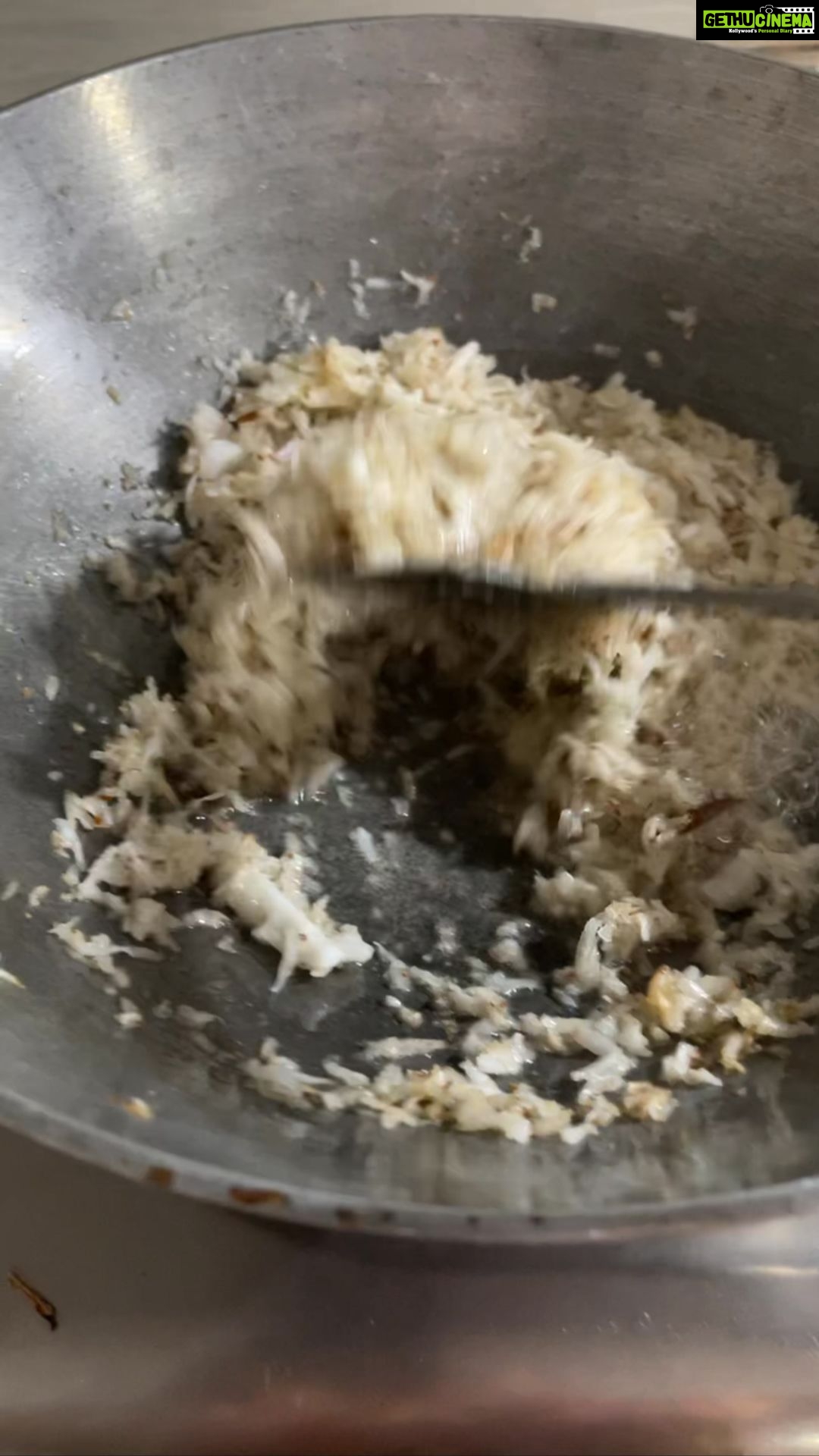 Sana Khan Instagram - Caramelised banana dry fruits dessert𤤠Ingredients: Ghee Banana Almonds,cashews & raisins Sugar Grated coconut How to make: Take a big vessel add ghee & grated coconut n keep stirring till it turn golden brown. Then remove the mix in a plate. Add lil more ghee in the leftover ghee n add dry fruit mixture of Almonds, cashews & raisins. Stir a little than remove it n keep in another plate. Add lil more ghee n mix it with chopped bananas & sugar be careful while u stir so tht u donāt smash the bananas. After add both the mixtures of dry fruits & grated coconut keep it on medium flame for 5/10 mins and itās ready to eat. . . Thank you to my saasu Ammi for teaching me this ā¤ļøš . . #sanakhan #dessert #anassaiyad #sanaanas #lovinit #dryfruits #banana #