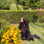 Sana Khan Instagram - Kashmir 🌼 . . . . #kashmir #srinagar #sanakhan #anassaiyad #sanaanas #sunny #flowers #garden Srinagar, Jammu and Kashmir