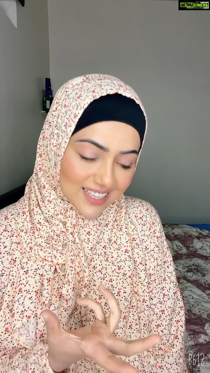 Sana Khan Instagram - Few imp things tht we can add in ur lives with all honesty & effort. In Sha Allah we all will be rewarded with rewards we never even expected from Allah on the day of judgement. Ameen . . . #muharram #islamicreminders #shareit #beabetteryou