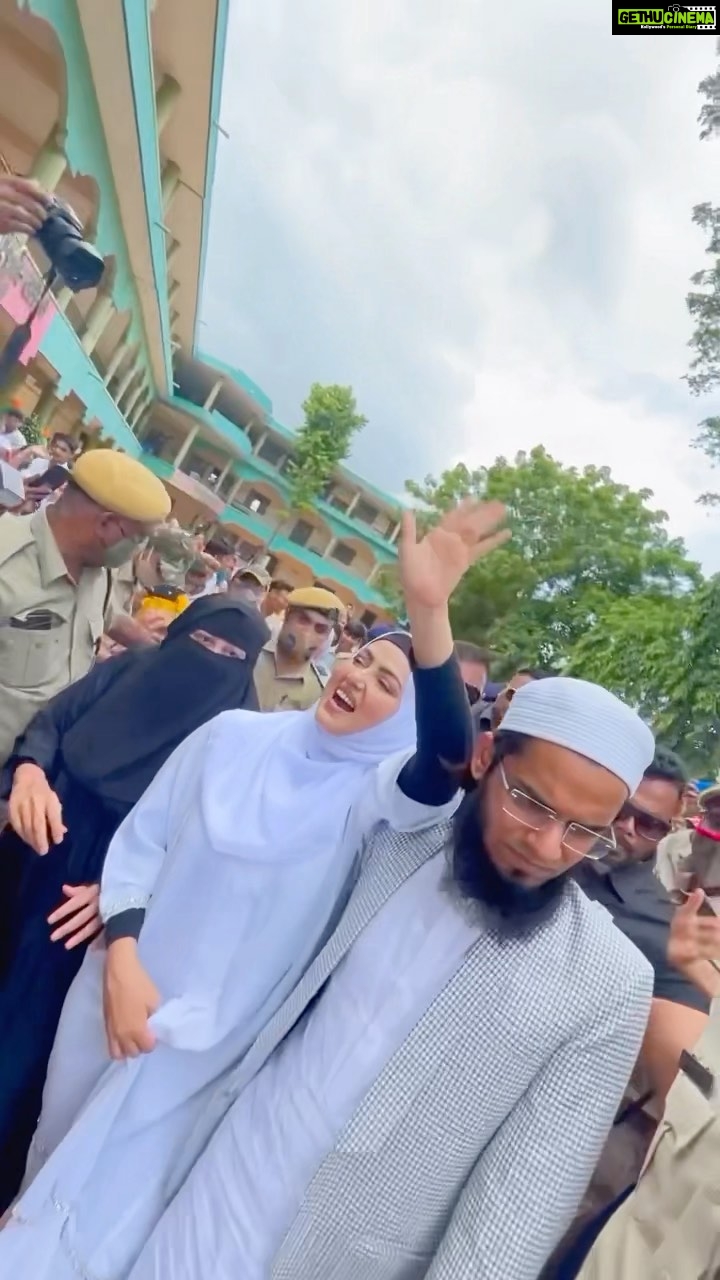 Sana Khan Instagram - So much of love ❤️ Bas Allah is mohabbat ko baaki rakhen🤲🏻 . . . . #sanakhan #anassaiyad #sanaanas #happyindependenceday #75th #proudindian #proudhijabi #hijabigirl