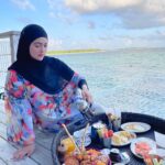 Sana Khan Instagram - Waking up to this beautiful view with floating breakfast is everyone’s dream. So loved it 😍 Thank you @anas_saiyad20 🌹 . . . . . Thank u @finolhu_maldives @aabee_holidays for making these arrangements 🙌🏻 . . . #finolhu #maldives #finolhumaldives #barefootchic #islandplayground #vibrantfinolhu #alhamdulillah #sanakhan #anassaiyad #sanaanas Finolhu Baa Atoll