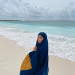 Sana Khan Instagram - Only if I could explain in words how vibrant this island is 😍 . . . . . Location @finolhu_maldives @aabee_holidays Hijab @ans.shine . . #finolhu #madives #finolhumaldives #vibrantfinolhu #islandplayground #sanakhan #anassaiyad #sanaanas Finolhu Baa Atoll