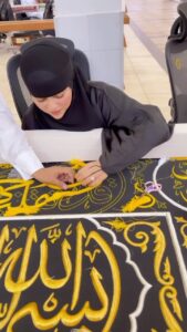 Sana Khan Instagram - Never in my dream I knew tht Allah had such amazing moment planned for me.
Allah has been very kind 🥺
Never in my life I thought I would be able to do some stitching on kiswah😢
Thank you saudi government for this experience.
And my husband @anas_saiyad20 ♥️
.
.
.
.
#sanakhan #anassaiayd #kaaba #kiswah #makkah #alhamdulillah #umrah