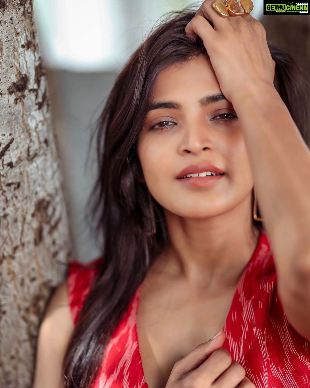 Sanchita Shetty Instagram - Thankful & grateful 2021 for everything đâ¤ď¸ Photograher : @royale_dharma đ¸đ¸ Cloths : @shopkundavai Styled : @ramolaakrishnaraj Assisted : @dhina_.dayal #grattitude #grateful #thankful #2021 #sanchita #sanchitashetty #spreadlovepositivity â¤ď¸