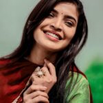 Sanchita Shetty Instagram - 2022 Divine new year ❤️ Praying for you all good health joy love peace. Love to you all. Photograher : @royale_dharma 📸📸 Cloths : @shopkundavai Styled : @ramolaakrishnaraj Jwellery : @rajianand Assisted : @dhina_.dayal #happynewyear2022 #feelingblessed #positivevibes #love #joy #peace #sanchita #sanchitashetty #spreadlovepositivity ❤️