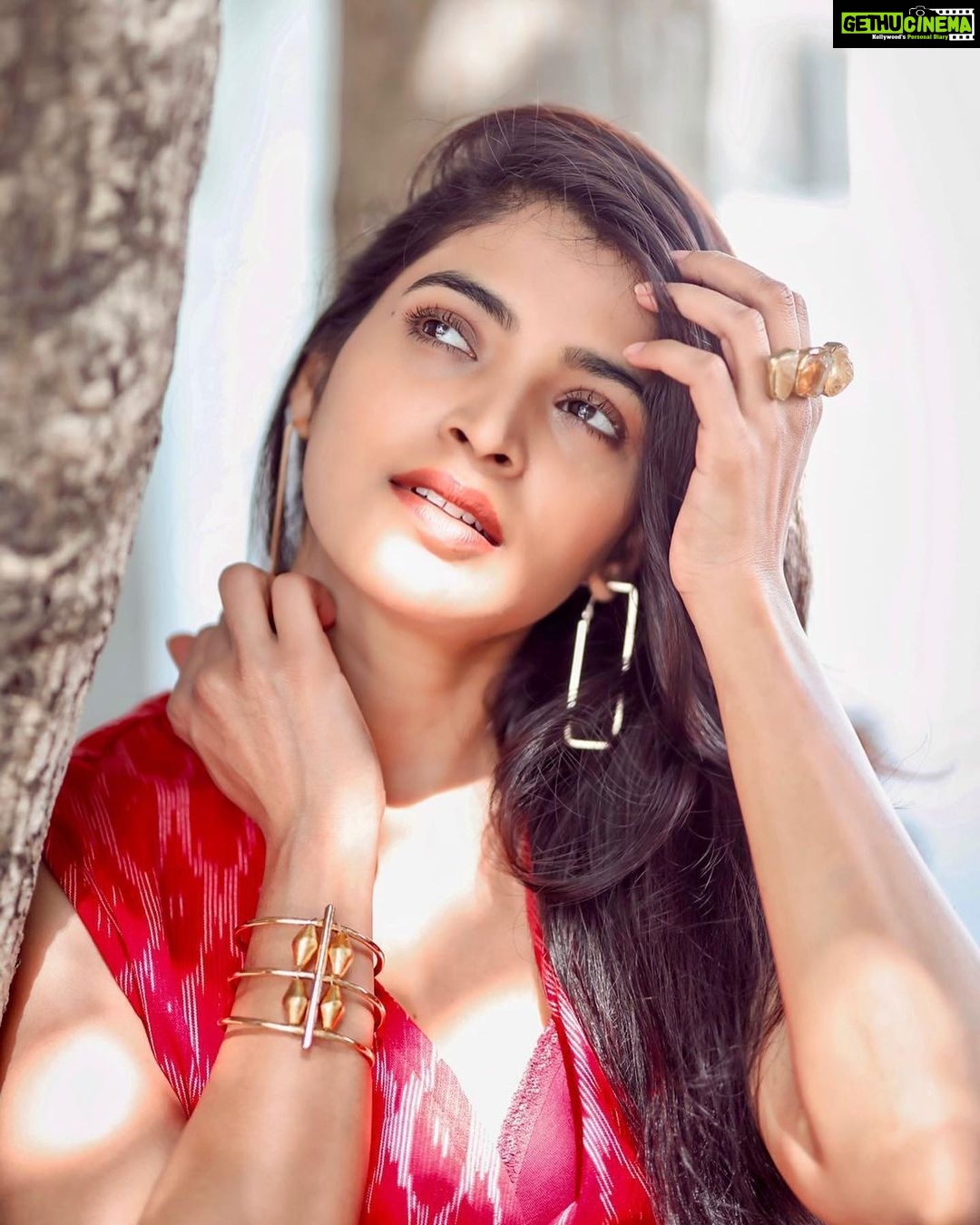 Sanchita Shetty Instagram - Thankful & grateful 2021 for everything ๐โค๏ธ Photograher : @royale_dharma ๐ธ๐ธ Cloths : @shopkundavai Styled : @ramolaakrishnaraj Jwellery : @rajianand Assisted : @dhina_.dayal #grattitude #grateful #thankful #2021 #sanchita #sanchitashetty #spreadlovepositivity โค๏ธ