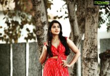 Sanchita Shetty Instagram - Merry Christmas 🌲🎄 Photograher : @royale_dharma 📸📸 Cloths : @shopkundavai Styled : @ramolaakrishnaraj Jwellery : @rajianand Assisted : @dhina_.dayal #sanchita #sanchitashetty #spreadlovepositivity ❤️