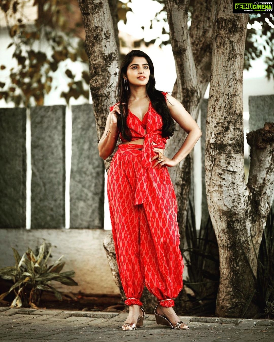 Sanchita Shetty Instagram - Merry Christmas π²π Photograher : @royale_dharma πΈπΈ Cloths : @shopkundavai Styled : @ramolaakrishnaraj Jwellery : @rajianand Assisted : @dhina_.dayal #sanchita #sanchitashetty #spreadlovepositivity β€οΈ