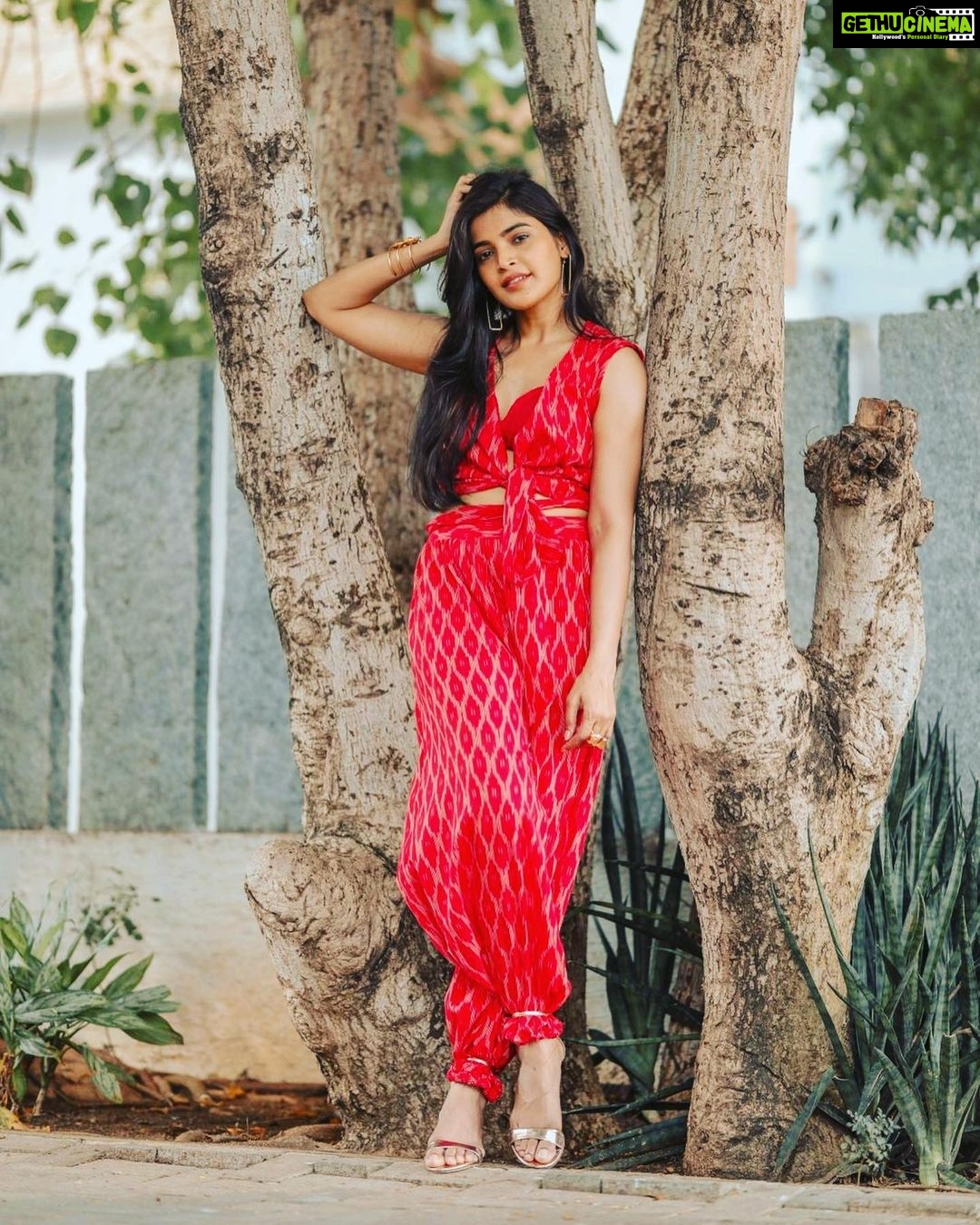 Sanchita Shetty Instagram - Merry Christmas π²π Photograher : @royale_dharma πΈπΈ Cloths : @shopkundavai Styled : @ramolaakrishnaraj Jwellery : @rajianand Assisted : @dhina_.dayal #sanchita #sanchitashetty #spreadlovepositivity β€οΈ