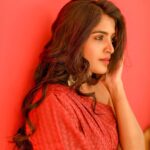 Sanchita Shetty Instagram - Acceptance comes with the right knowledge.. Sanchita quotes 🌷 Photograher : @royale_dharma 📸📸 Designer : @slayofficialstudio @simarvinodh Styled : @ramolaakrishnaraj Jwellery : @rajianand Assisted : @dhina_.dayal #sanchita #sanchitashetty #spreadlovepositivity ❤️