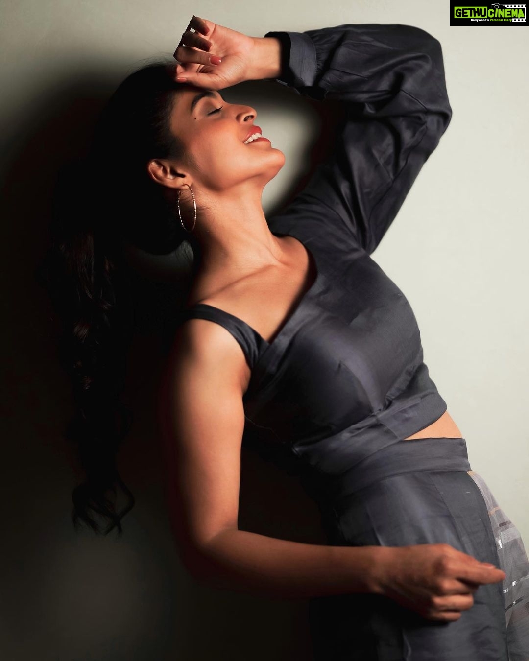 Sanchita Shetty Instagram - Once you choose hope, anything is possible. Photograher : @royale_dharma 📸📸 Designer : @slayofficialstudio @simarvinodh Styled : @ramolaakrishnaraj Assisted : @dhina_.dayal #sanchita #sanchitashetty #spreadlovepositivity ❤️
