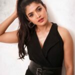 Sanchita Shetty Instagram - Aloneness is the presence of oneself..! Photography : @rahuldev1177 📸📸 Designed & styled by : @slayofficialstudio @simarvinodh Hair makeup by : @makeupandhairbyrehana & @makeoverbyimti #sanchita #sanchitashetty #spreadlovepositivity ❤️