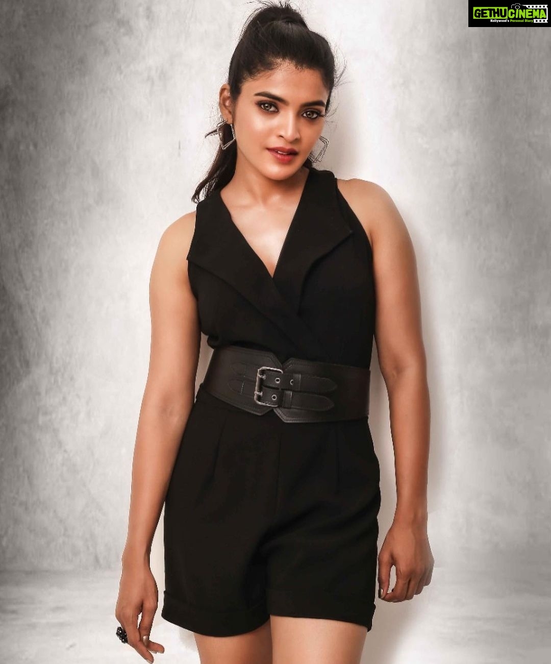 Sanchita Shetty Instagram - Aloneness is the presence of oneself..! Photography : @rahuldev1177 đ¸đ¸ Designed & styled by : @slayofficialstudio @simarvinodh Hair makeup by : @makeupandhairbyrehana & @makeoverbyimti #sanchita #sanchitashetty #spreadlovepositivity â¤ď¸