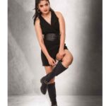 Sanchita Shetty Instagram - Aloneness is the presence of oneself..! Photography : @rahuldev1177 📸📸 Designed & styled by : @slayofficialstudio @simarvinodh Hair makeup by : @makeupandhairbyrehana & @makeoverbyimti #sanchita #sanchitashetty #spreadlovepositivity ❤️