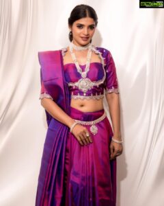 Sanchita Shetty Instagram - Keep Smiling, purple love 💜🕉

Photography : @rahuldev1177 📸📸

Designed & styled by : @slayofficialstudio 
@simarvinodh 

Hair makeup by : @makeupandhairbyrehana & @makeoverbyimti 

#sanchita #sanchitashetty 
#spreadlovepositivity ❤️