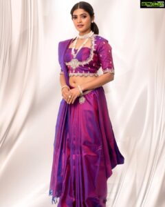 Sanchita Shetty Instagram - Keep Smiling, purple love 💜🕉

Photography : @rahuldev1177 📸📸

Designed & styled by : @slayofficialstudio 
@simarvinodh 

Hair makeup by : @makeupandhairbyrehana & @makeoverbyimti 

#sanchita #sanchitashetty 
#spreadlovepositivity ❤️