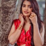 Sanchita Shetty Instagram - Merry Christmas 🌲🎄 Photograher : @royale_dharma 📸📸 Cloths : @shopkundavai Styled : @ramolaakrishnaraj Assisted : @dhina_.dayal #sanchita #sanchitashetty #spreadlovepositivity ❤️