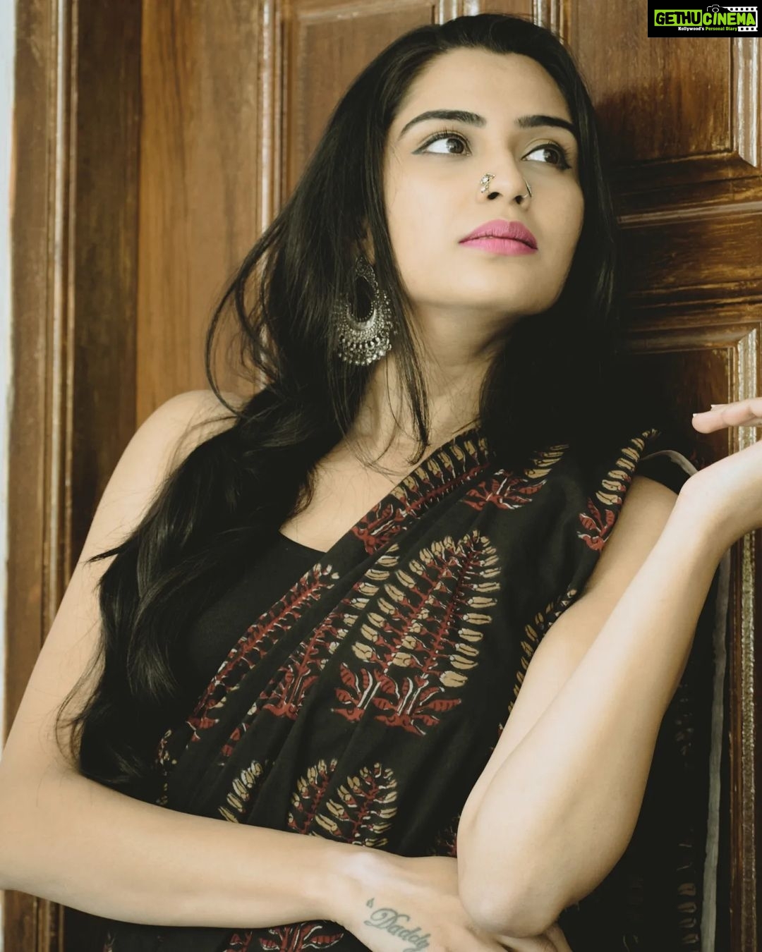 Sangeetha Bhat Instagram - We delight in the beauty of the butterfly, but rarely admit the changes it has gone through to achieve that beauty. ----Maya Angelou #sangeethabhatsudarshan #sangeethabhat #saree #ethinicwear #actress #actressforever #actingislife #karnataka #bengaluru #lifelessons #quotesaboutlife #peace #gratitude Bangalore, India