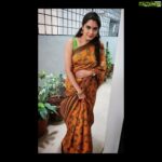 Sangeetha Bhat Instagram - ಮಹಾ ನವಮಿಯ ಶುಭಾಶಯಗಳು.... Every day we see the sunrise that shows us that darkness will always be beaten by light - that is the power of good over evil. Let us all follow the same and enjoy this auspicious festival.... #dasara #navratri #Navami #actresslife #actingislife #actressforever #festival #kannadaactress #karnataka #bengaluru #sharepositivity #shareloveandjoy #shareloveandrespect #gratitude #grateful #facebook #instagram #ethinicwear #saree #sareelove Bangalore, India
