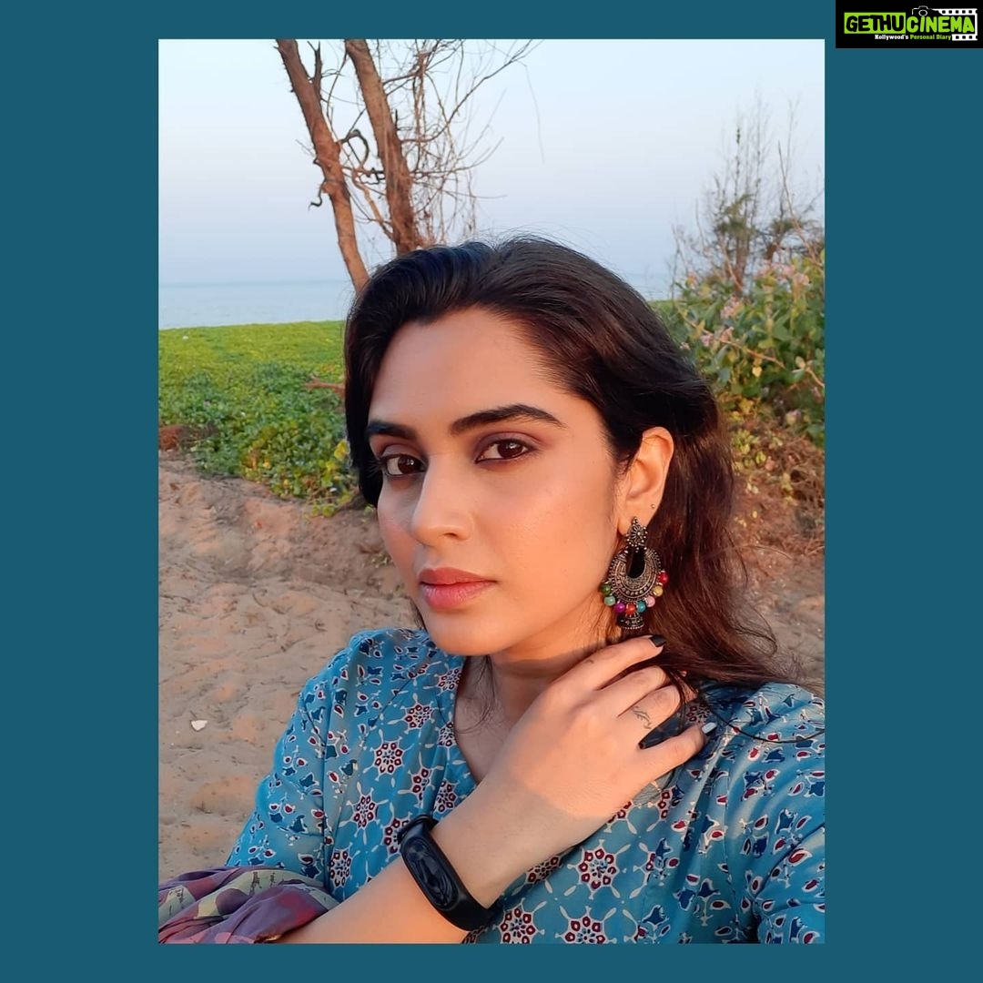 Sangeetha Bhat Instagram - Hold fast to dreams, For if dreams die Life is a broken-winged bird, That cannot fly. ----------Langston Hughes #actor #actress #actresslife #actressforever #actingislife #selflove #selfcare #influencer #instagram #facebook #bengaluru #chennai #india #sangeethabhat #sangeethabhatsudarshan #sangbhat #newphotos #spreadpositivity #spreadhappiness #spreadkindness #stophateforprofit #motivationalquotes #gypsy #natureschild #blue #2021 India