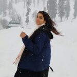 Sangeetha Bhat Instagram – ನಗುವ ನಯನ ಮಧುರ ಮೌನ…….

Nature at it’s best…….
@shankedelic_ thank you for such beautiful shots and edit….

#kashmir #kashmirtourism #kashmirdairies #sangbhatreels #sangeethabhatreels #sangeethabhat #sangeethabhatsudarshan #actingislife #actresslife #actressforever #actorslife