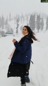 Sangeetha Bhat Instagram - ನಗುವ ನಯನ ಮಧುರ ಮೌನ.......

Nature at it's best.......
@shankedelic_ thank you for such beautiful shots and edit....

#kashmir #kashmirtourism #kashmirdairies #sangbhatreels #sangeethabhatreels #sangeethabhat #sangeethabhatsudarshan #actingislife #actresslife #actressforever #actorslife