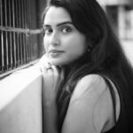 Sangeetha Bhat Instagram - Never bend your head. Always hold it high. Look the world straight in the eye..... #actress #actresslife #actressforever #sangeethabhatsudarshan #sangeethabhat #blackandwhitephoto #positivethoughts Bangalore, India