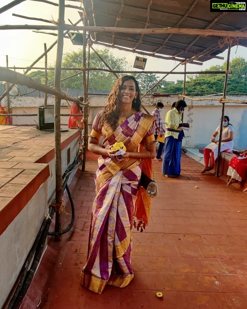 Sanjana Singh Instagram - Om sai ram feeling blessed, had amazing Sai Baba Darshan today.. Baba bless everyone ❤️😇❤️ 01/01/2022 Mylapore Sai Baba temple Chennai Sai Baba Temple Mylapore- சென்னை,மயிலாப்பூர்