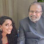 Sanjana Singh Instagram - It is amazing experience working with Golmaal film entire crew , I feel like family everyone is a very positive high energy, director Pon Kumaran sir , I feel blessed to work with him he is a such an amazing person with beautiful heart , mirchi Siva sir such a amazing person with so much positive energy it is amazing experience working with him, working with @actorjiiva sir once again it's really amazing experience, he is very kind nature with the positive energy @rajputpaayal she is a very talented and very beautiful person, @hope.tanya very spiritual , sarvan sir. Dop thank you sir for all the support which you did in shooting spot, a lot more to learn from you sir , our costume designer @suma.rana23 such a beautiful person with so much talent, she always make me look elegant and beautiful, panchu subbu sir, I really love his acting in this movie he is a very spiritual person I really like him so much, Yogi Babu sir such a beautiful nature , yugi sethu sir very happy to work with you sir you are so talented , lot more to learn from you sir , Ramesh kanna sir I am very big fan of you sir, he is very helpful nature , lot more to learn from him, best best experience, Golmaal film will rock