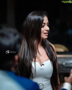 Sanjana Singh Instagram - Life never seems to be the way we want it , but we live the best way we can, there is no perfect life, but we can fill it with perfect moment, have a wonderful day everyone ❤️ ,( photographer : @basil_aliyas_cr7 thank you so much bro for this amazing pictures )