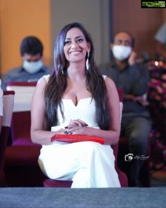 Sanjana Singh Instagram - Life never seems to be the way we want it , but we live the best way we can, there is no perfect life, but we can fill it with perfect moment, have a wonderful day everyone ❤️ ,( photographer : @basil_aliyas_cr7 thank you so much bro for this amazing pictures )