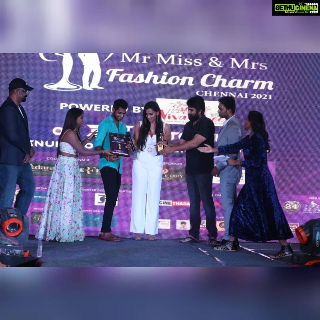 Sanjana Singh Instagram - Behind every success, there is a lot of hard work & concentration. All this could be possible because of people around me with positive vibes specially my brother who has always been a strong pillar. Who always believed in me and had faith in me for my decision. This award belongs to all my friends, fans & family. @_venkateshm @harshanrakesh @haswath_pro @reynold_25 @rey_fashion_events @chef_dilip_1