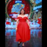 Sanusha Instagram - @jithu_themakeupartist 💃🏻 @jinishphotogenic 📸 @flowersonair 👀 #red #likeadream #cinderella #happiness #love #starmagic #christmastime #professional #works #jusgoforit #happy #peace #post #instagood #instagram 😌💃🏻❤️